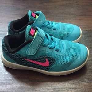 Toddler girls size 8 Nike Revolution 3.